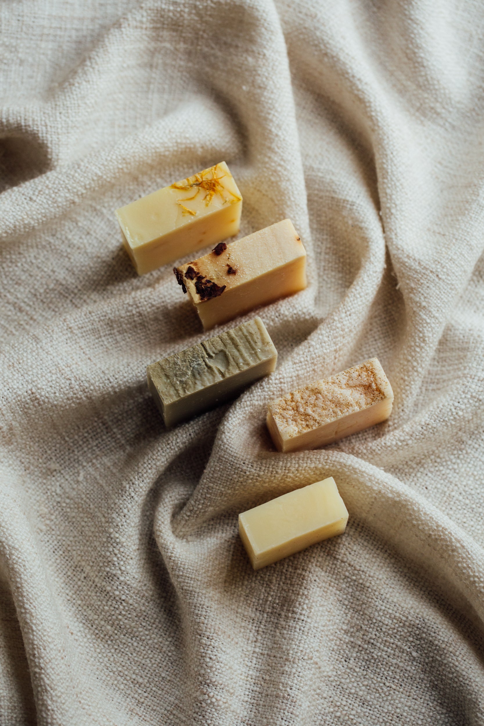 ¿Sabes la diferencia entre: champú sólido y jabón en pastilla?